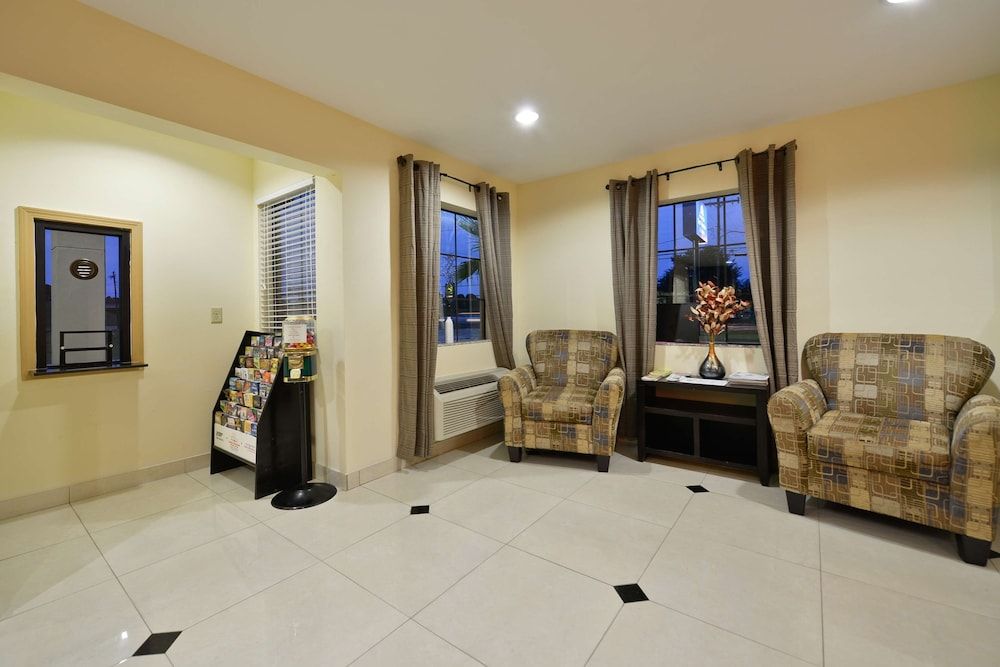 Americas Best Value Inn & Suites Lake Charles at I-210 Exit 11 2