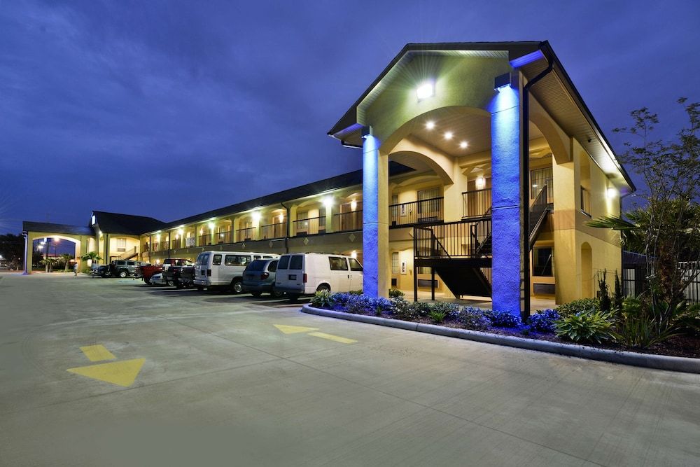 Americas Best Value Inn & Suites Lake Charles at I-210 Exit 11 2 estrelas em Lake Charles