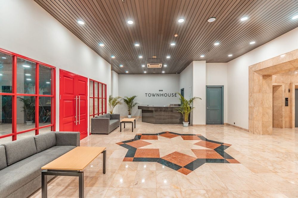 Super OYO Townhouse 2 Hotel Gunung Sahari 3
