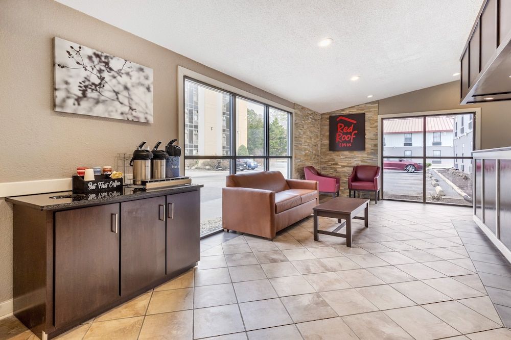 Red Roof Inn & Suites Newport News 3