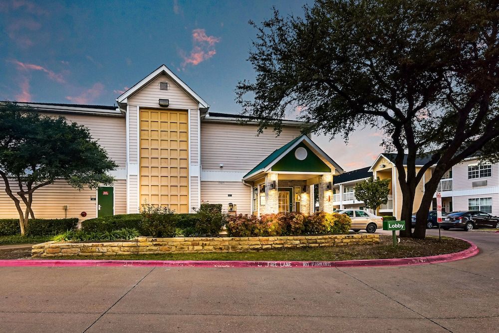 HomeTowne Studios By Red Roof Dallas - North Addison/ Tollway 2 estrelas em Dallas