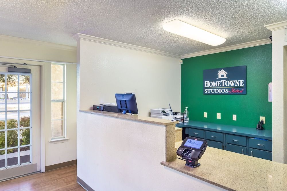 HomeTowne Studios By Red Roof Dallas - North Addison/ Tollway 2