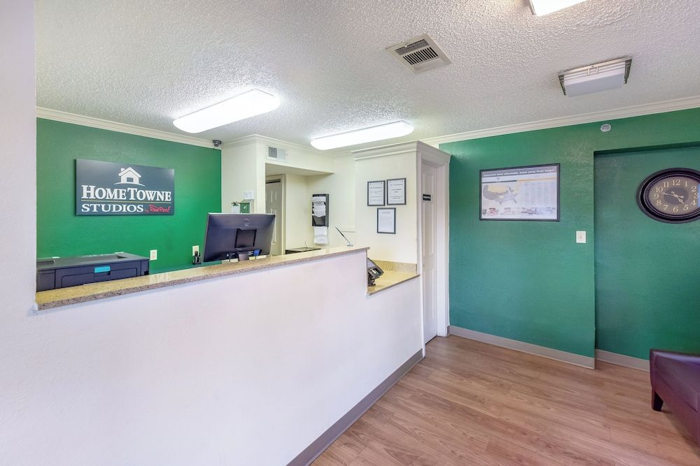 HomeTowne Studios By Red Roof Dallas - North Addison/ Tollway 3