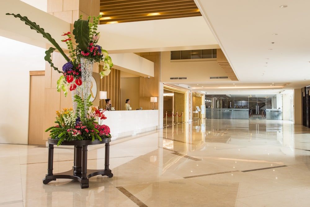 Royce Hotel & Casino 3