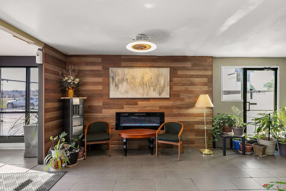 Americas Best Value Inn Lincoln Airport 3