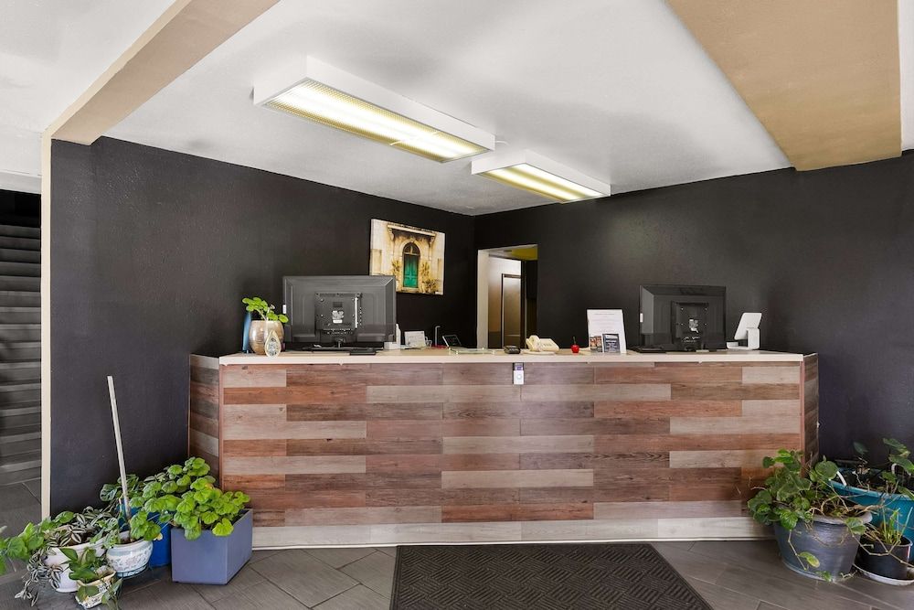 Americas Best Value Inn Lincoln Airport 2