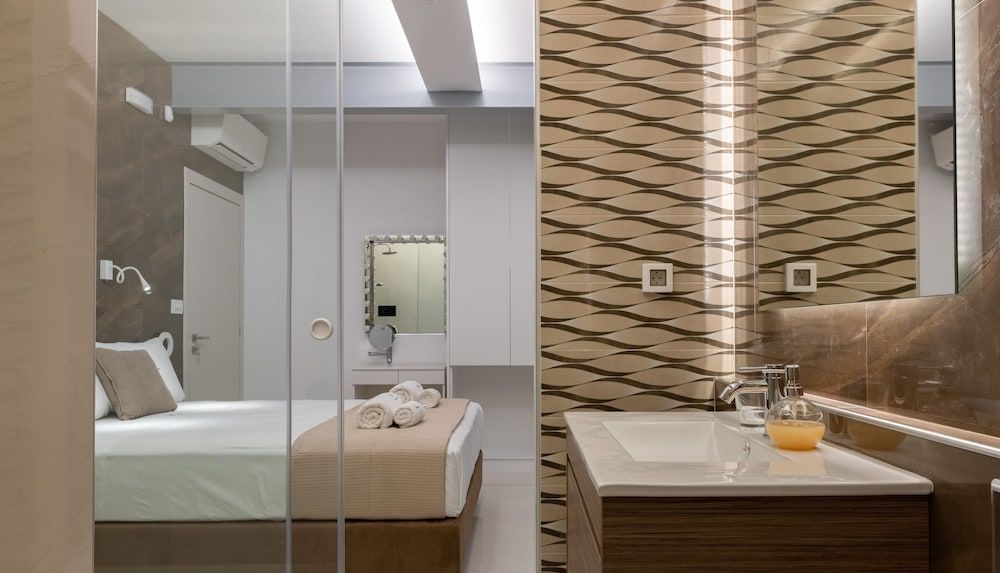 Rhodes Skyline Suites 3