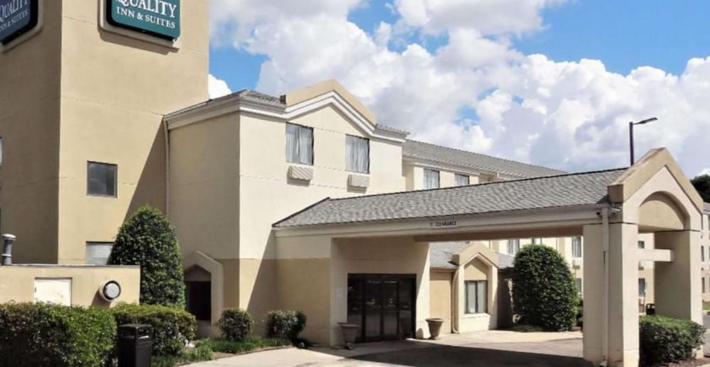 Quality Inn & Suites Raleigh North 3