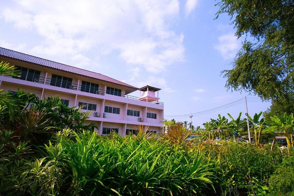 Be Fine Sabuy Hotel & Resort 2