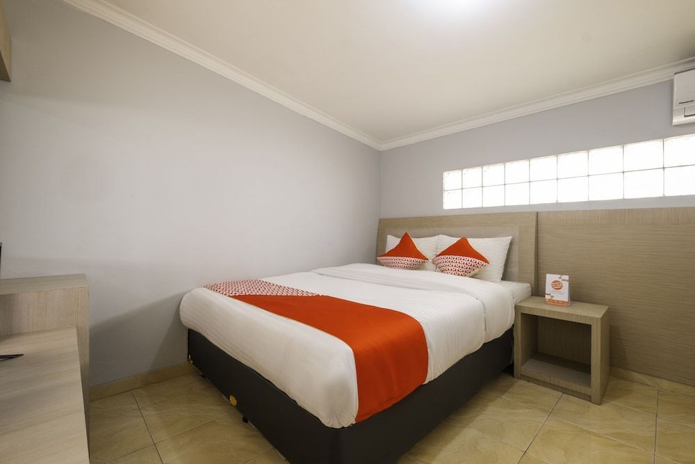 OYO 2405 The Karins Guesthouse Syariah 1
