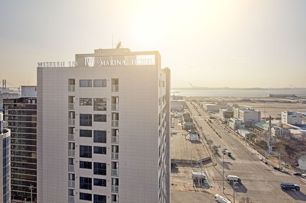 Western Bay Marina Hotel