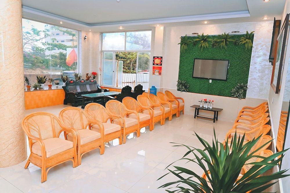 Ngoc Han Hotel By The Moment 2