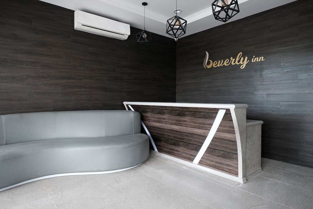 RedDoorz Plus near Ferry Terminal Batam Center 2