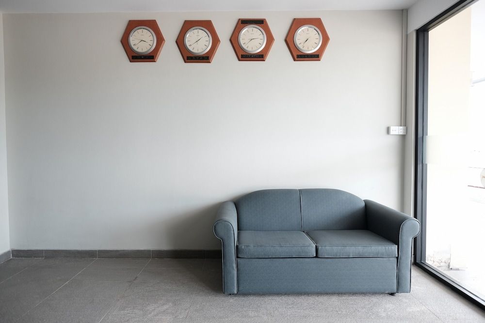 RedDoorz Plus near Ferry Terminal Batam Center 3