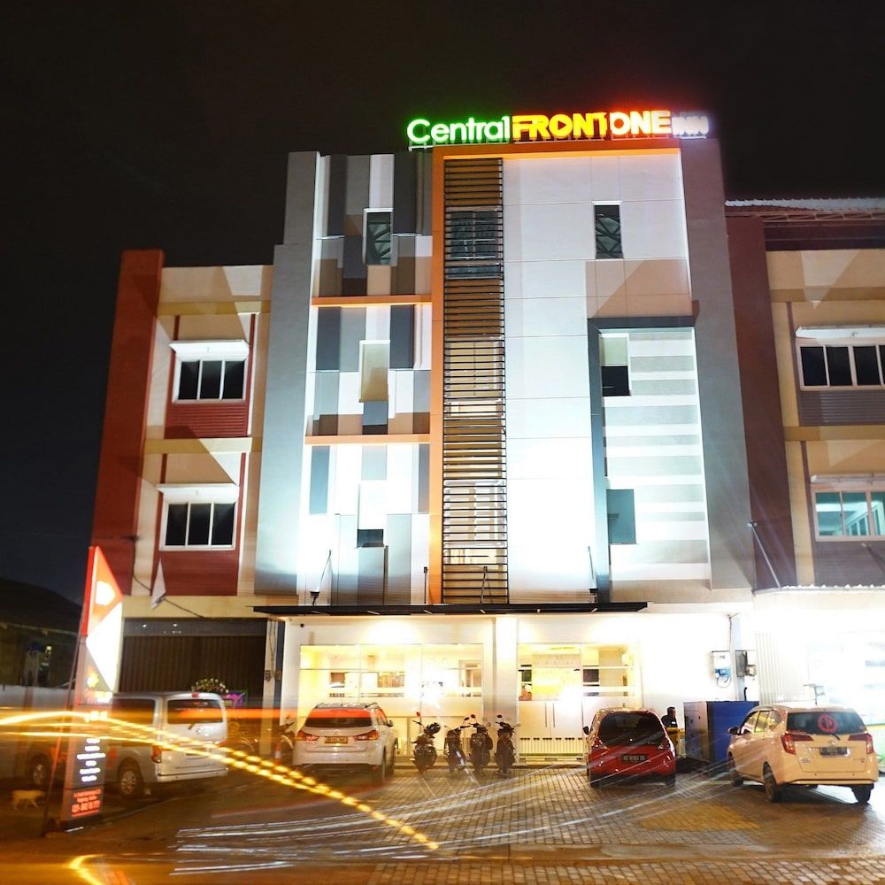Central Front One Inn Jakarta Airport -1 estrellas en Tangerang