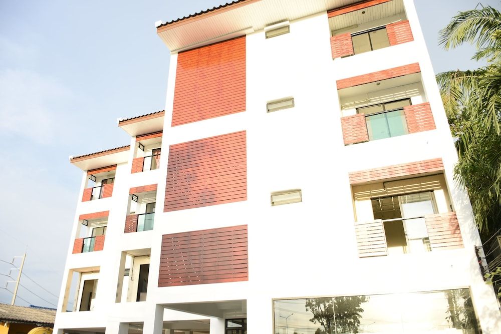 Basaya Laemchabang 2 étoiles à Si Racha