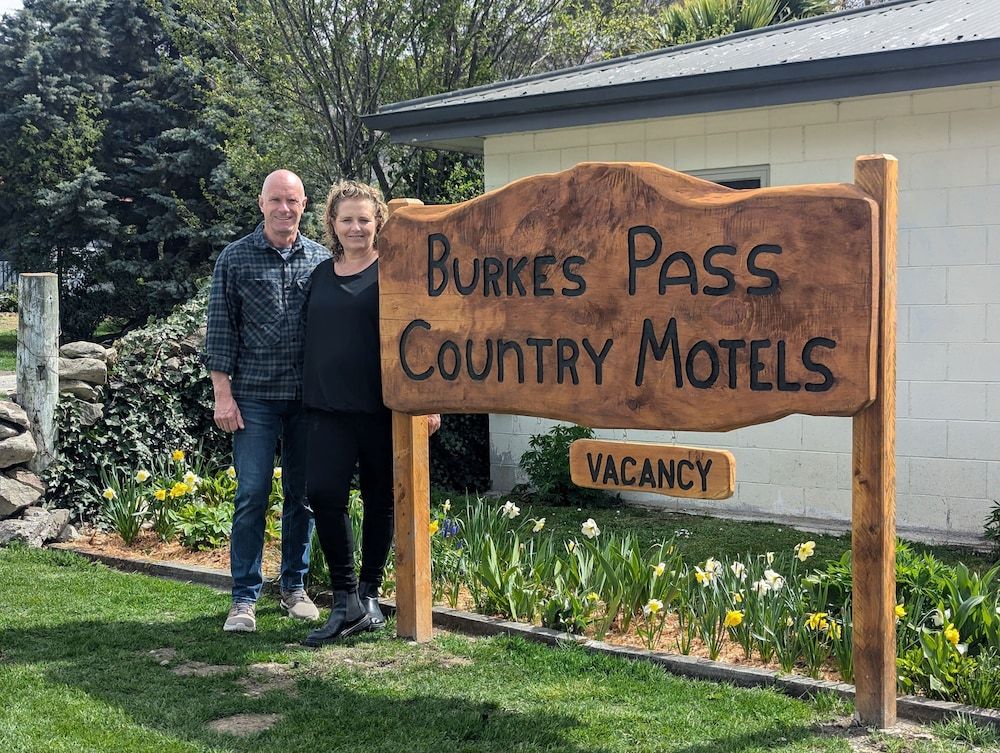 Burkes Pass Country Motel