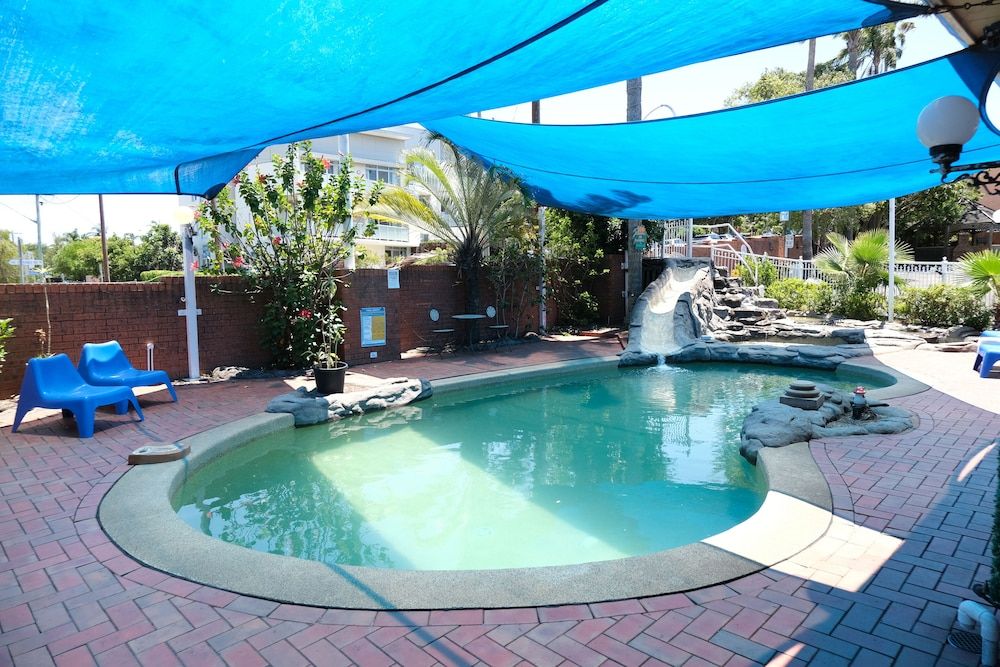 Sapphire Palms Motel