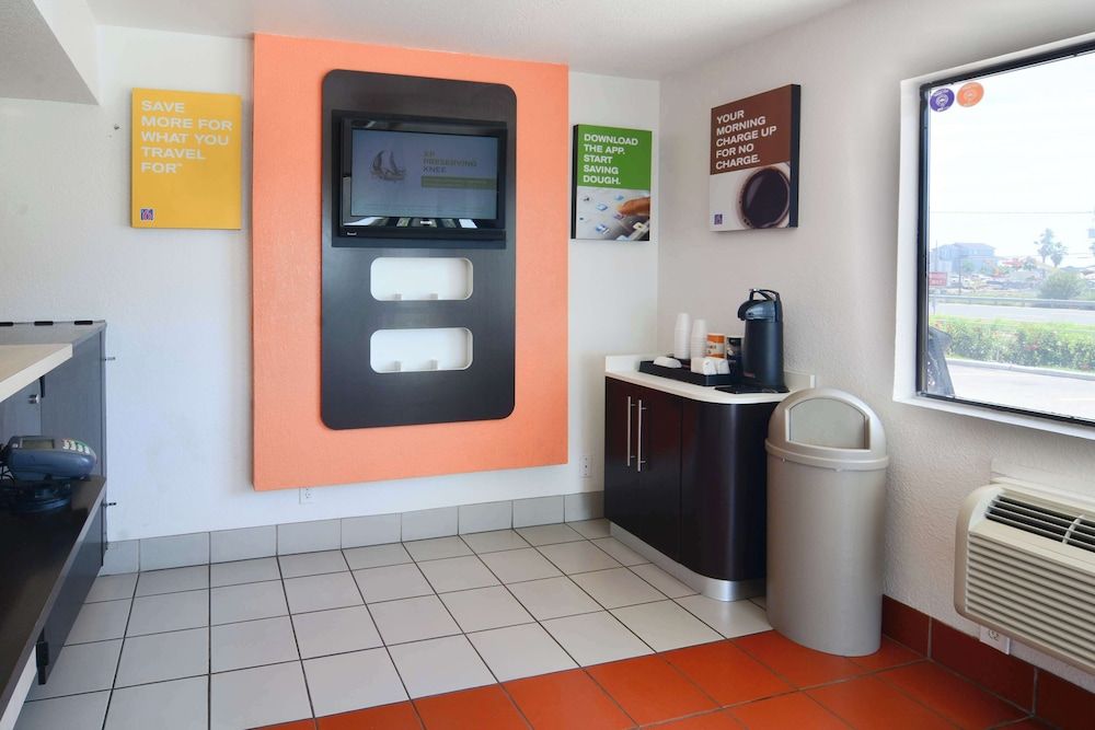 Motel 6 Galveston, TX 3