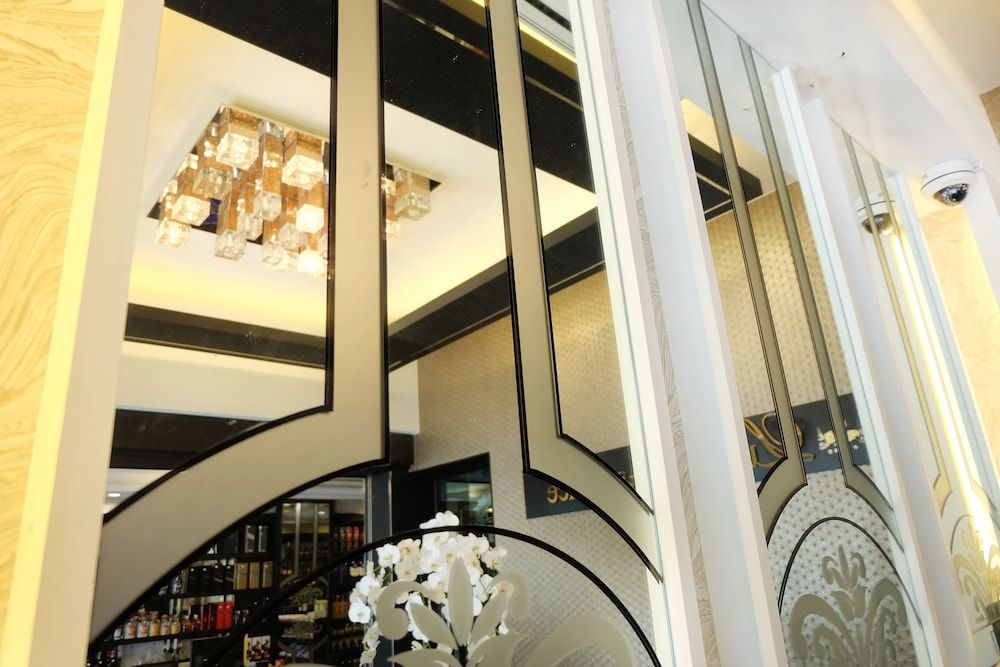 The Luxury Residence 3