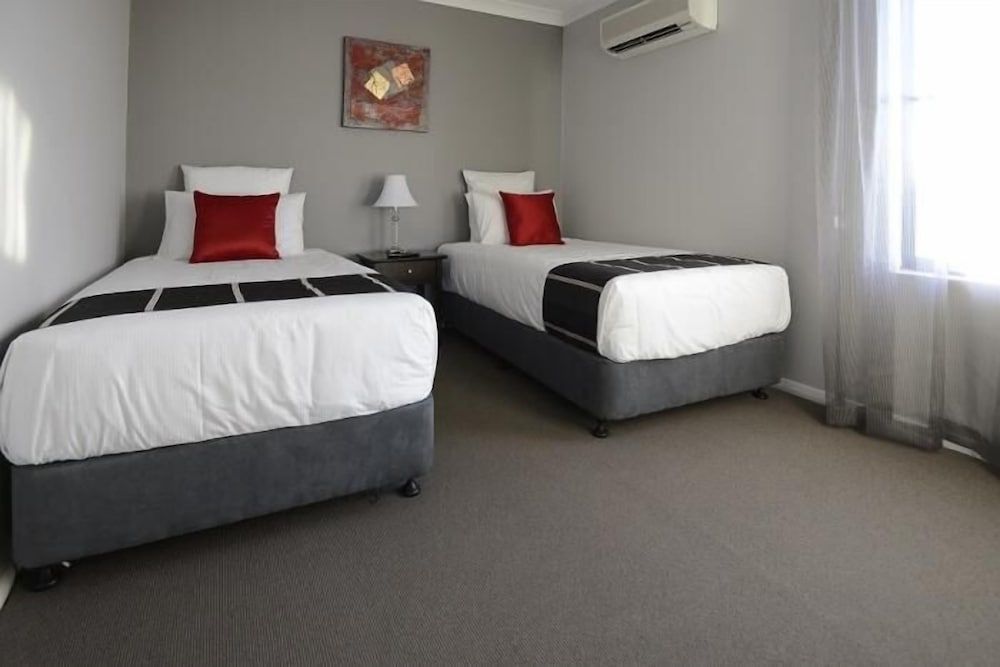 Aastro Dish Motor Inn 2