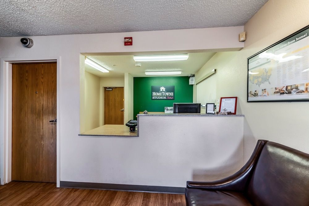 HomeTowne Studios by Red Roof Austin 2