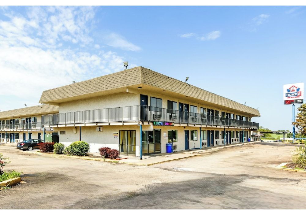 Home 6 by Townhouse Topeka KS I 70 2 estrelas em Topeka