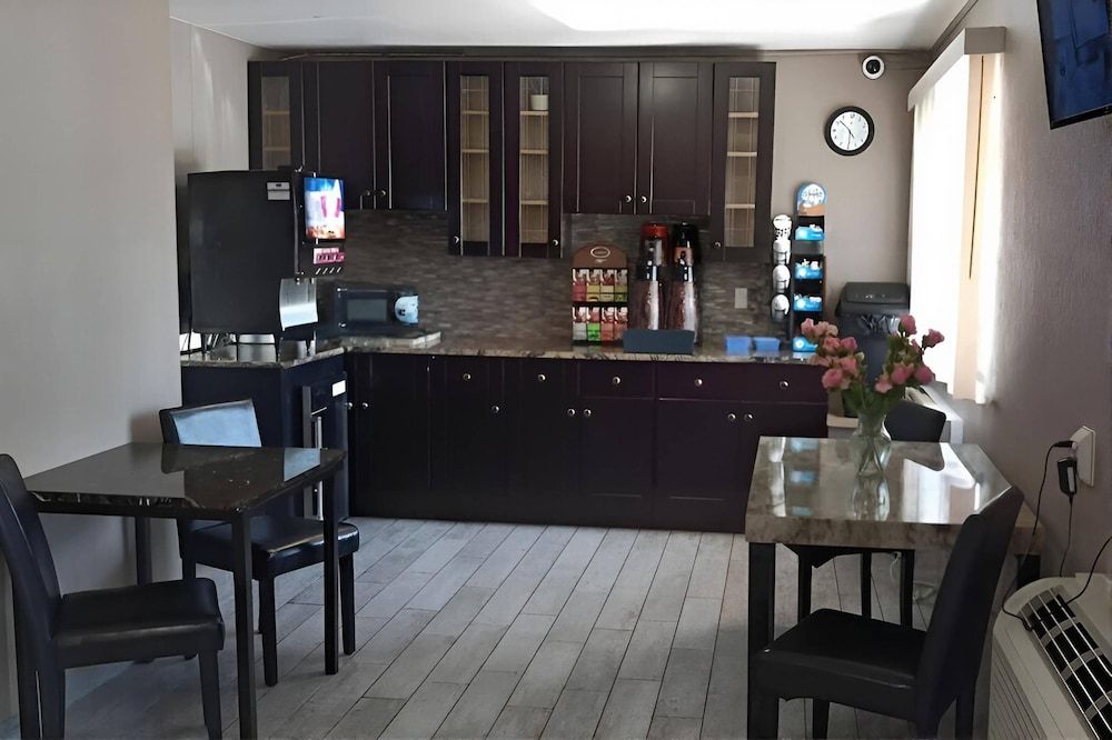 Econo Lodge Inn & Suites Yuma 3