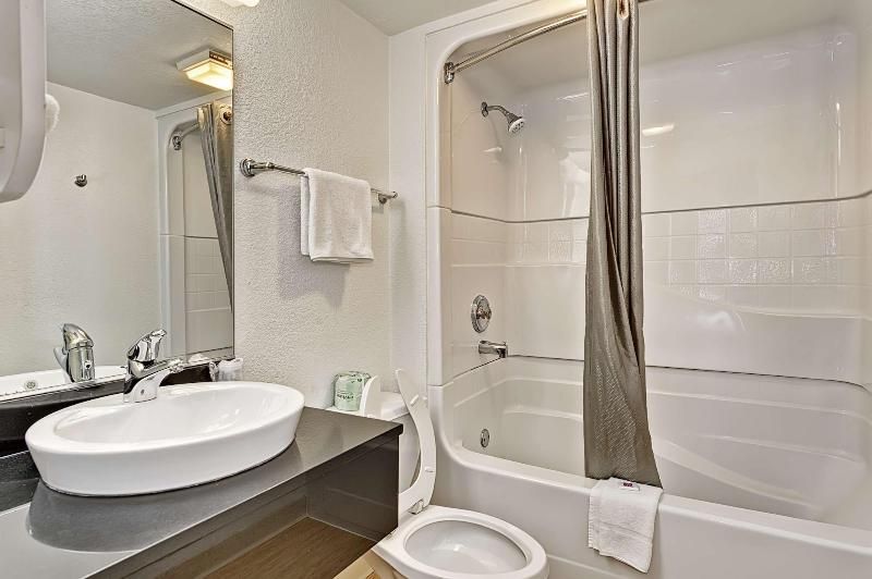 Motel 6 Chicago West Villa Park 3