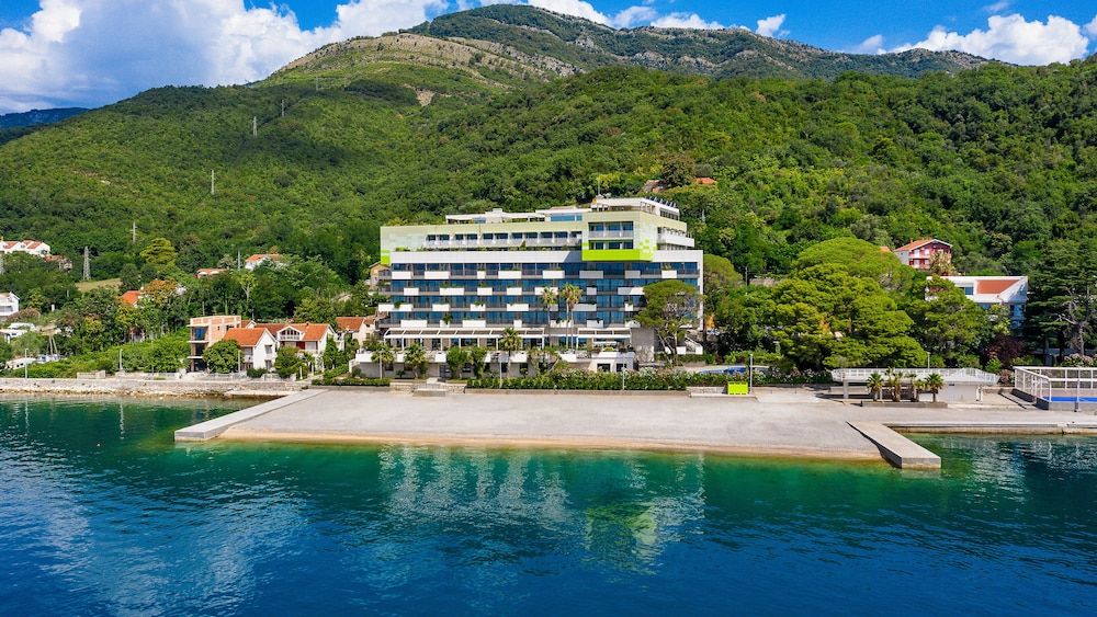 Carine Hotel Park 4 estrelas em Bijela