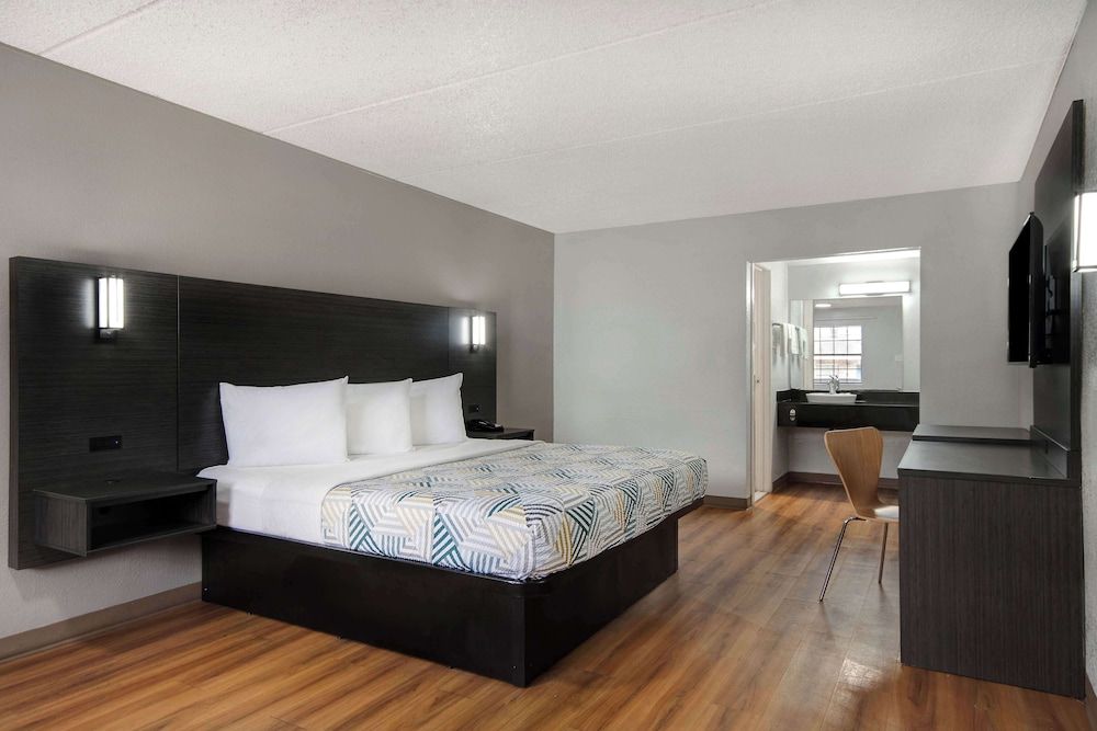 Motel 6 San Antonio, TX - Northwest Medical Center 3