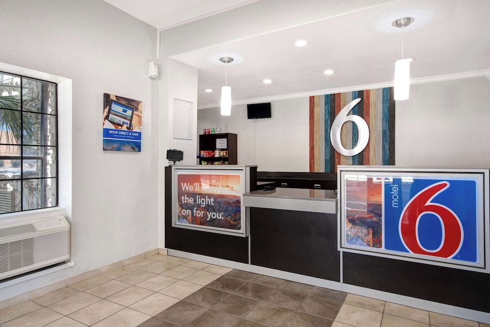 Motel 6 San Antonio, TX - Northwest Medical Center 2