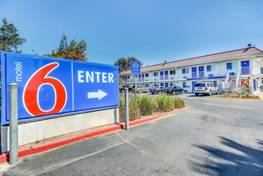 Motel 6 Stockton, CA - Charter Way West 2 estrelas em Stockton