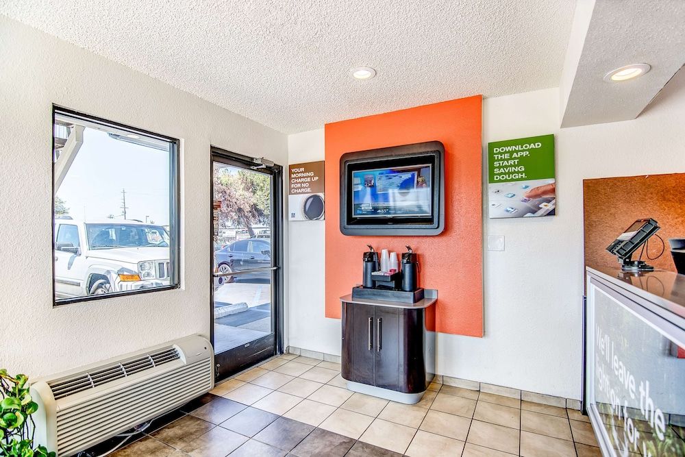 Motel 6 Stockton, CA - Charter Way West 3