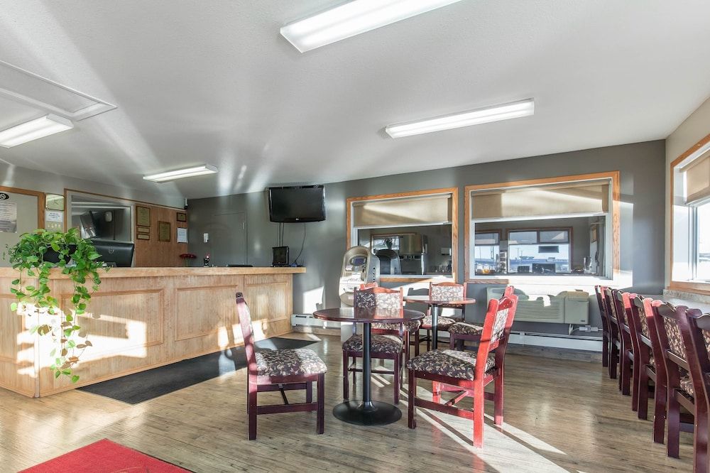 Empire Inn & Suites 2