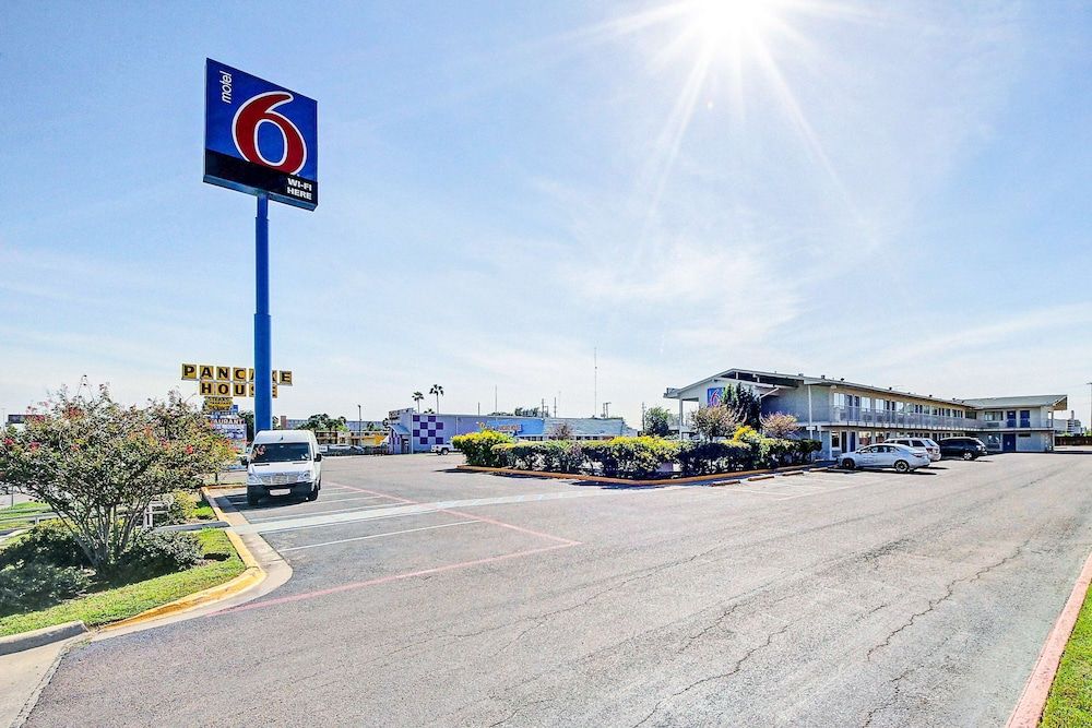Motel 6 Laredo, TX - South 2 estrelas em Laredo