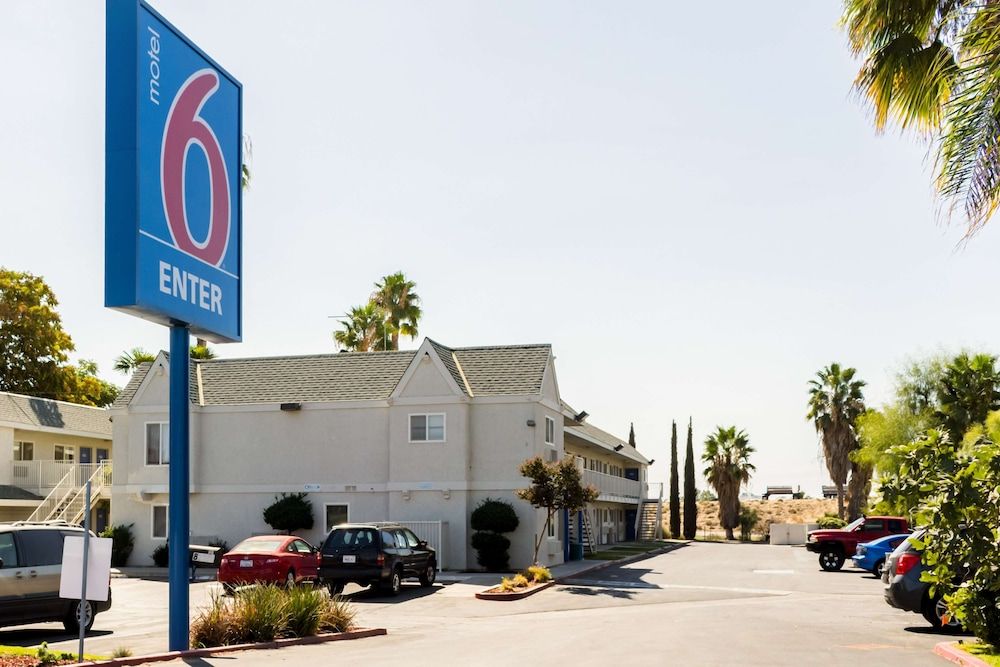 Motel 6 Bakersfield, CA - East 2 estrelas em Bakersfield