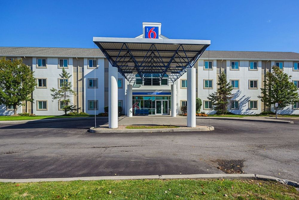 Motel 6 Whitby, ON - Toronto East 2 estrelas em Whitby