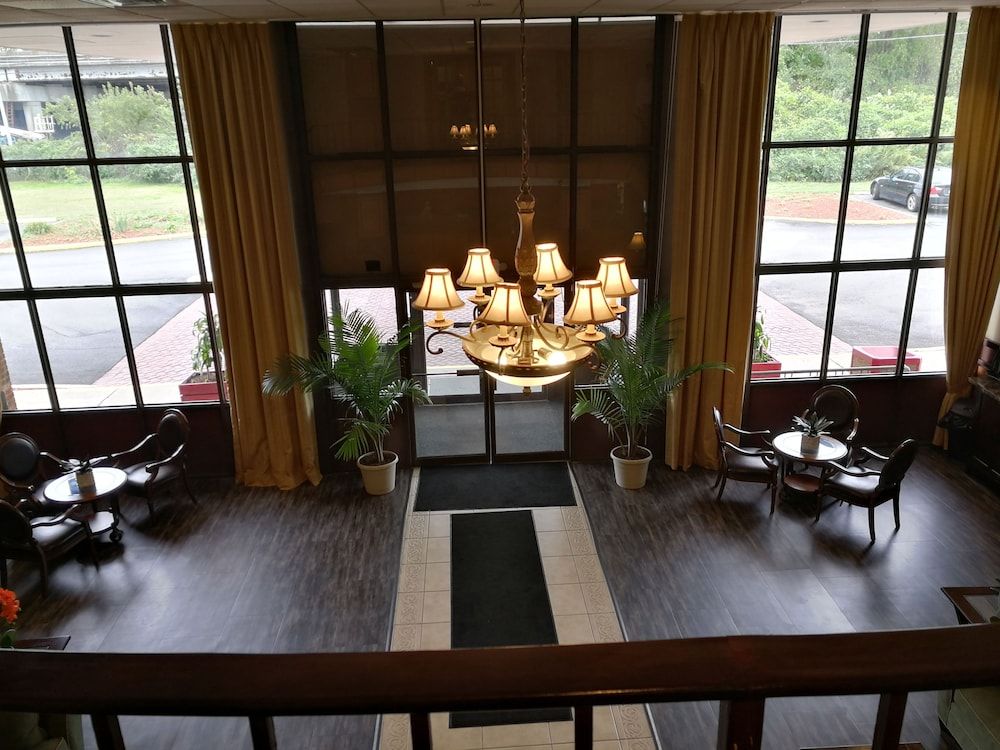 Mystic River Hotel & Suites Near Casinos 2