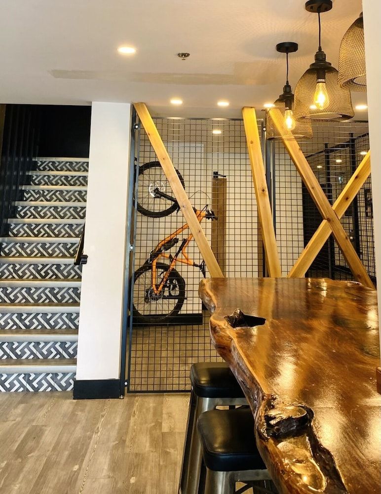 Crash Hotel Squamish 3