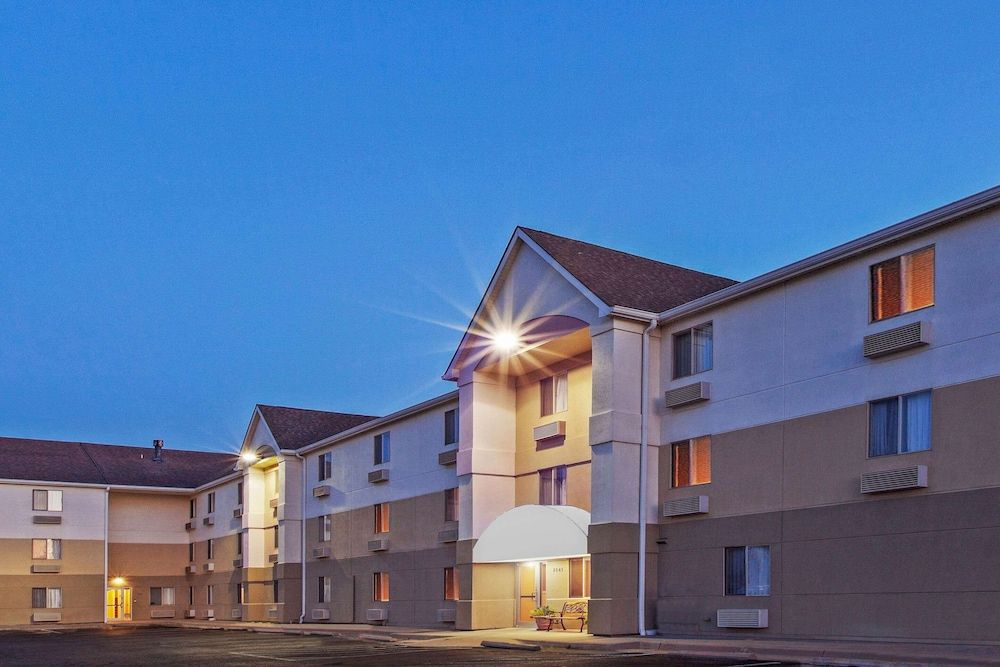 MainStay Suites Wichita Northeast 2 estrellas en Wichita