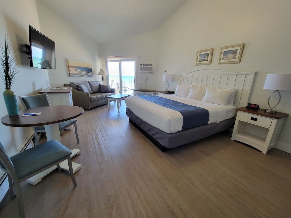 Pointes North Beachfront Hotel – 2 Person Spa Tub Studios 3