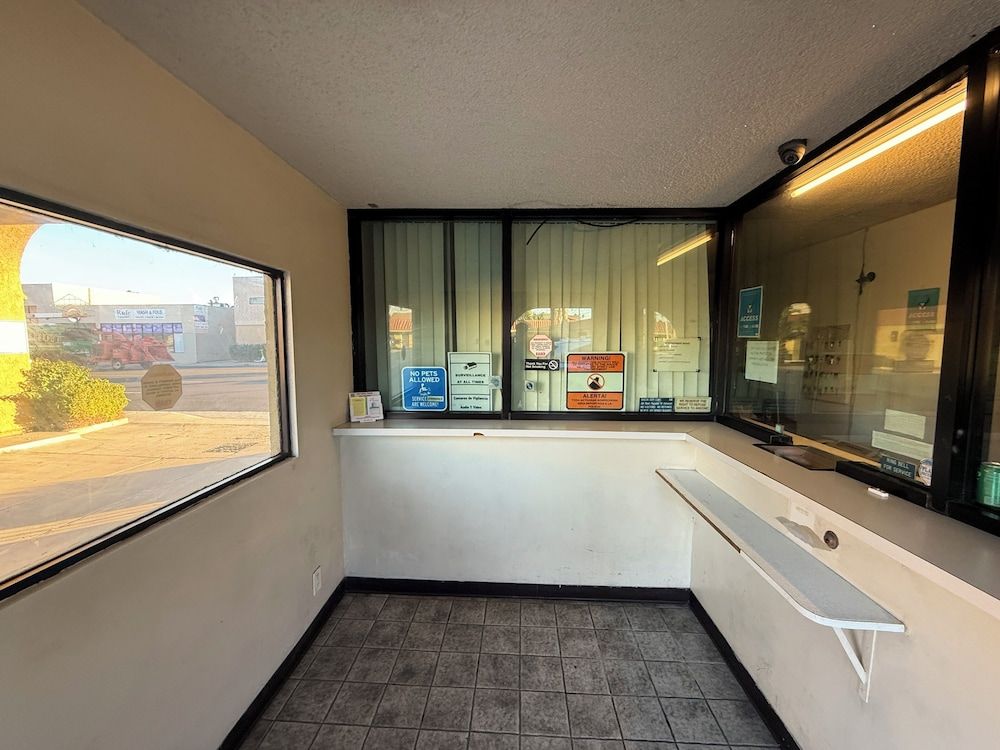 Rocky Inn Motel Long Beach, CA 2