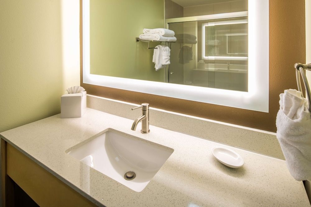 Red Lion Inn & Suites Everett 3