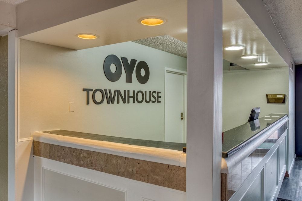 OYO Townhouse Tulsa Woodland Hills 3