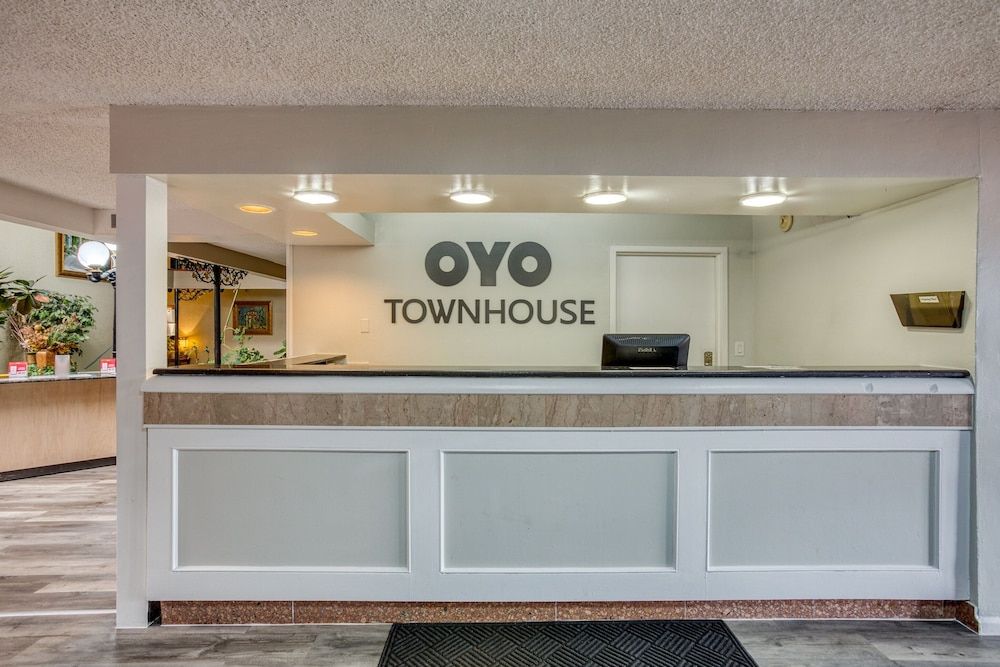 OYO Townhouse Tulsa Woodland Hills 2