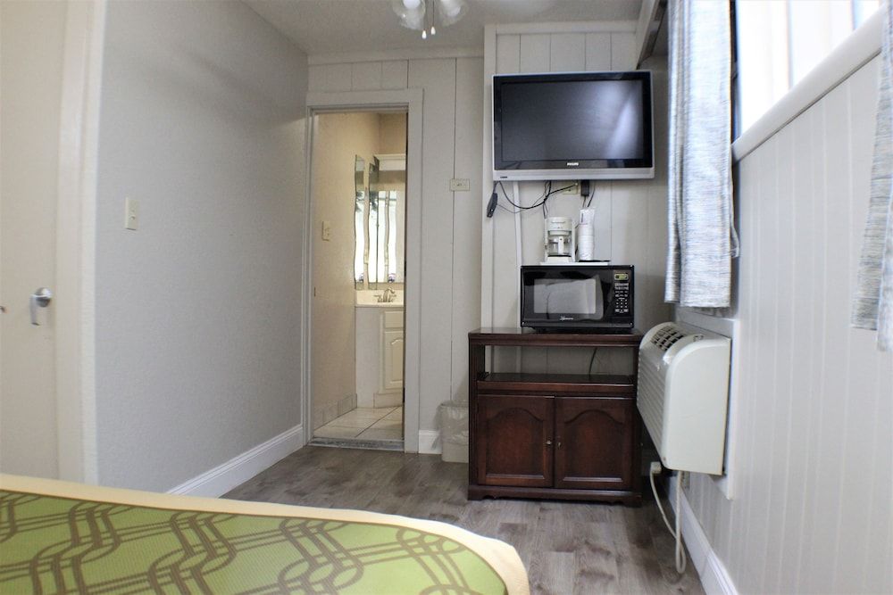 Chalet Inn 3