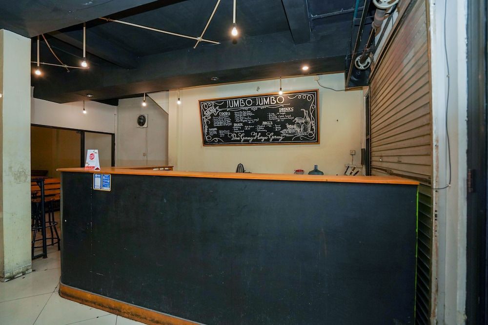 OYO 1956 Kana Family Residence 2