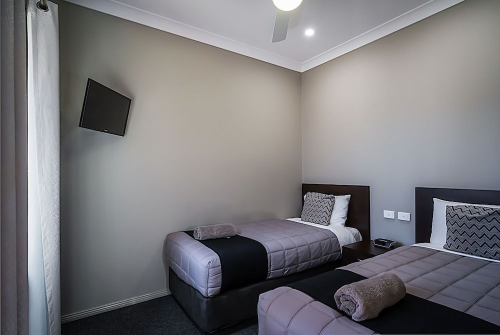 Akuna Motor Inn and Apartments 2