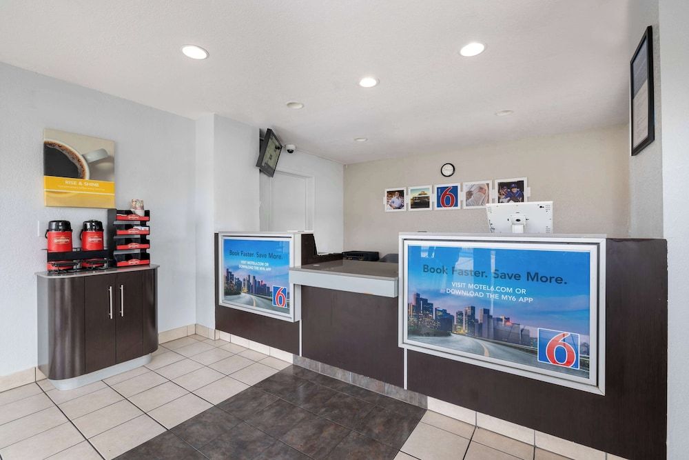 Motel 6 Santa Ana, CA 2